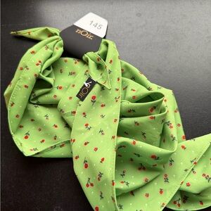 nOir‎ Jewelry Green Hair Scarf with Red Floral Pattern